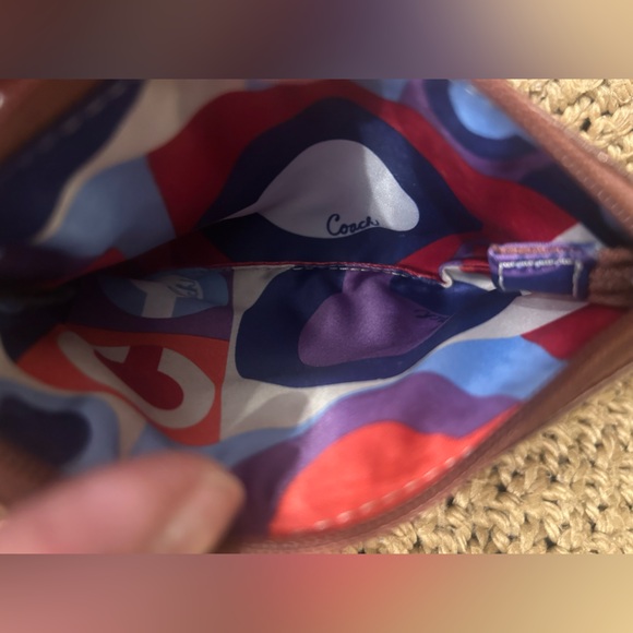 Coach Metallic Wristlet with Decorative Kisslock Bright Silky Interior NWT - Picture 3 of 4